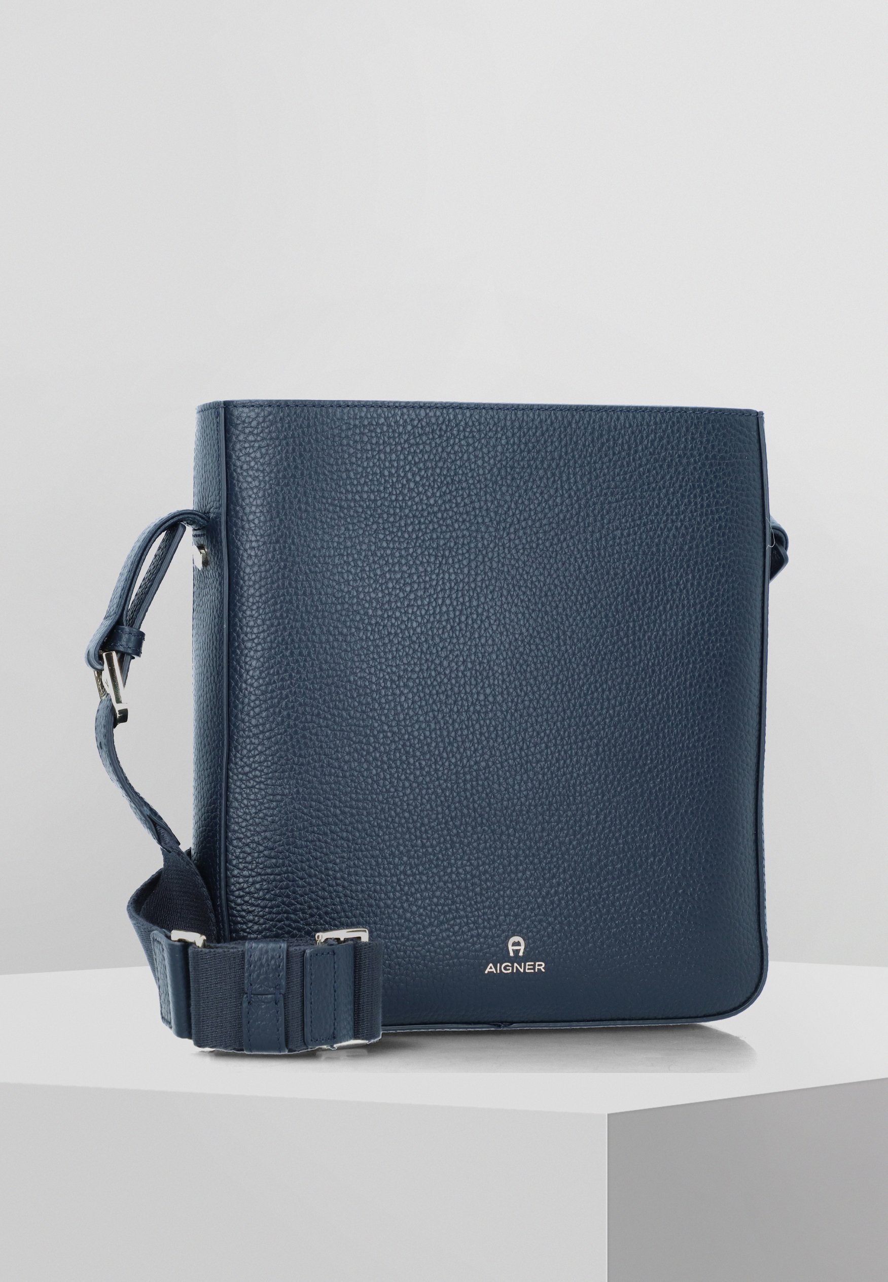 Aigner umhängetasche blau Clearance